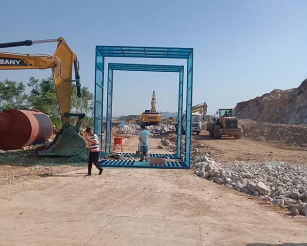 鶴壁礦場2/4/4.8米全封閉洗車機(jī)兩臺(tái)