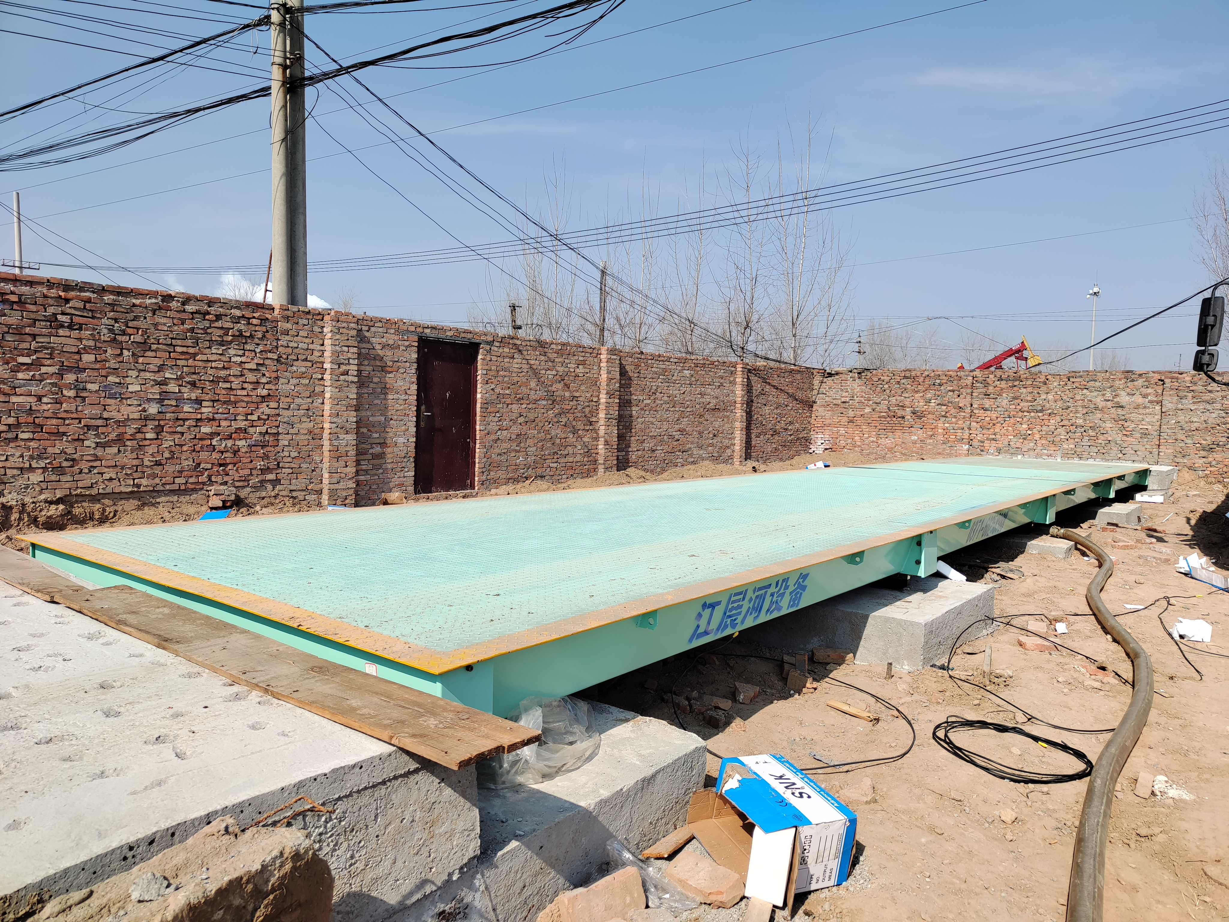 濮陽3/16米100噸電子汽車衡安裝調(diào)試完畢！