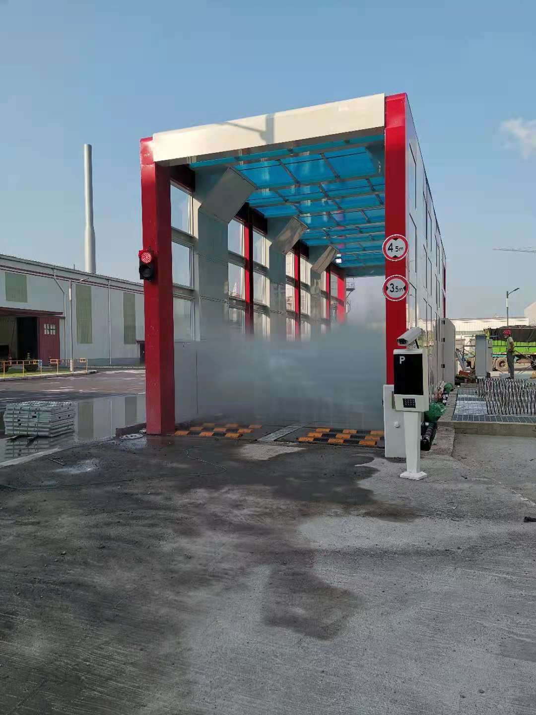 唐山18米龍門洗車機(jī)帶風(fēng)干烘干系統(tǒng)(圖2) 18米龍門洗車機(jī),洗車機(jī)廠家