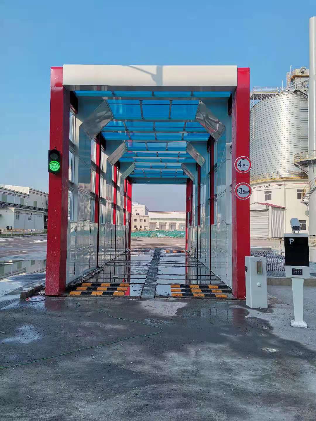 唐山18米龍門洗車機(jī)帶風(fēng)干烘干系統(tǒng)(圖3) 18米龍門洗車機(jī),洗車機(jī)廠家